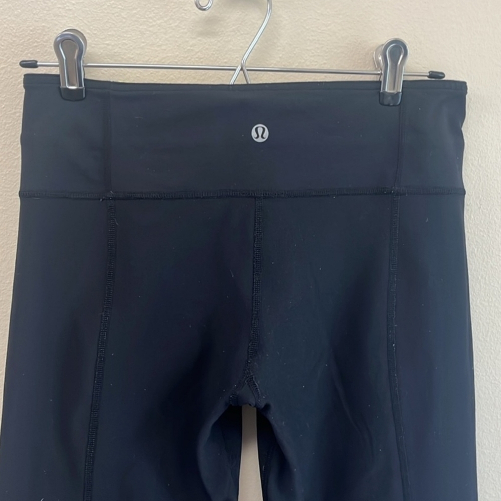 ⭐️LULULEMON REVERSIBLE GROOVE LEGGINGS - Picture 2 of 6